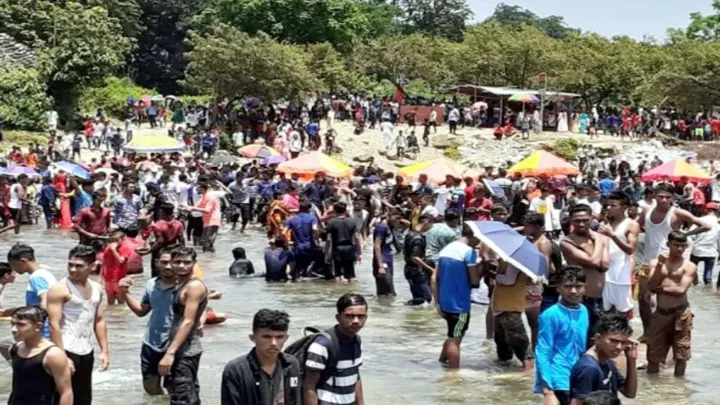 ঈদের ছুঁটিতে সিলেটের পর্যটনকেন্দ্রগুলোতে পর্যটকদের ঢল